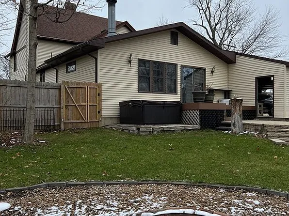 207 E Brayton Rd, Mount Morris, IL 61054