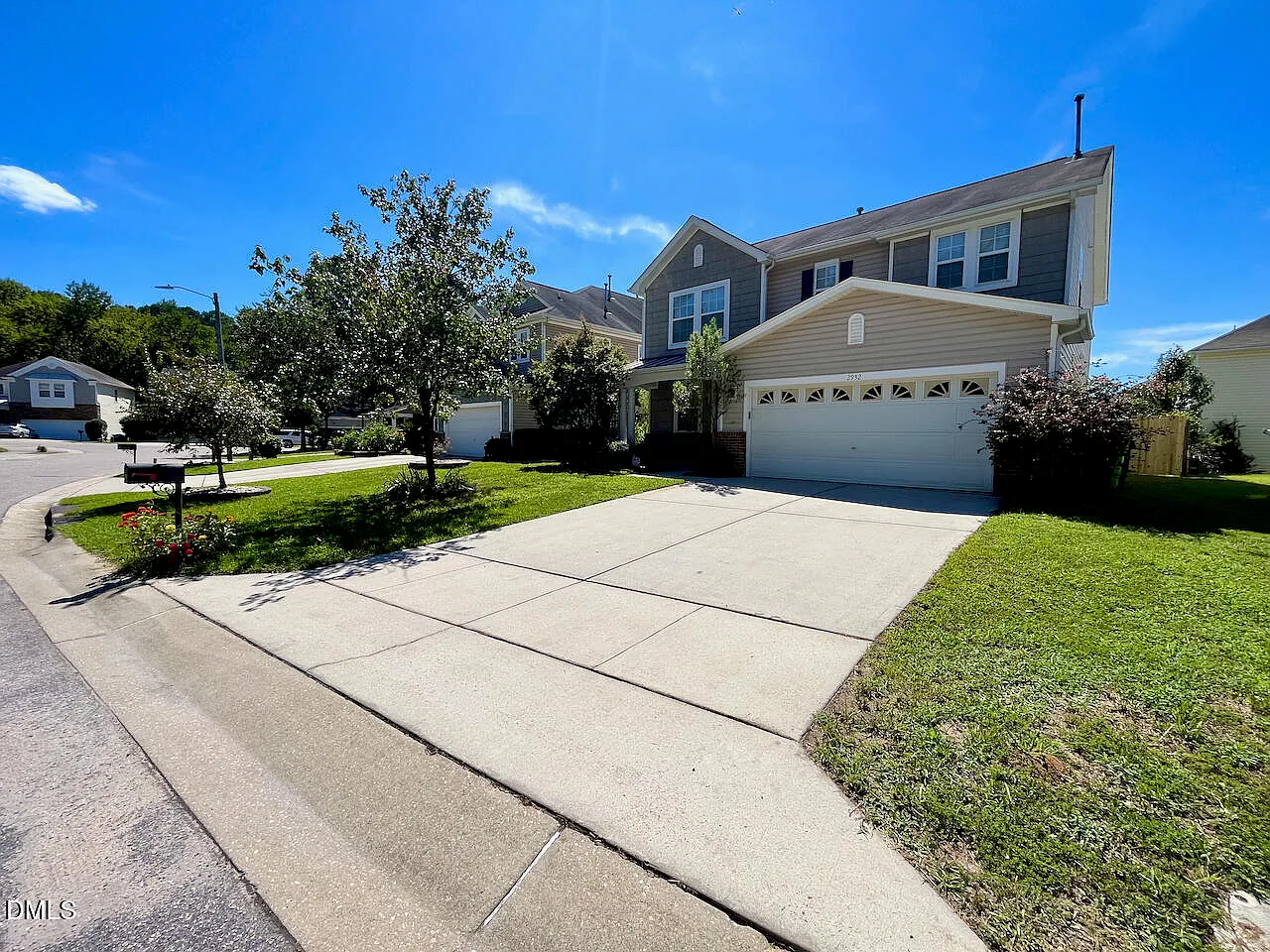 3 bed, 2.5 bath, 2261 sqft, $2,150 — Photo 2