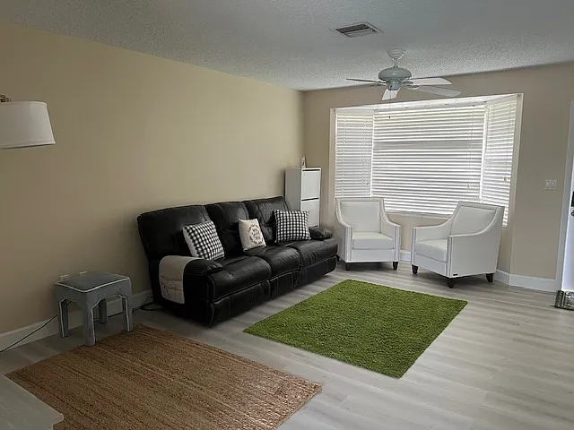 3 bed, 1127 sqft, $3,900 — Photo 3