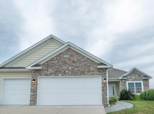 7 Blackstone Way, Le Claire, IA 52753