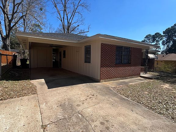 2nd image of 2727 Merrill St