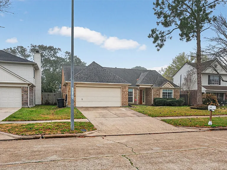 1035 Cascade Creek Dr — Photo 2