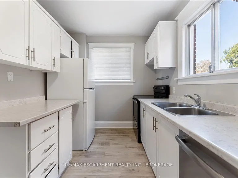 3 Carleton St S #MAIN — Photo 9