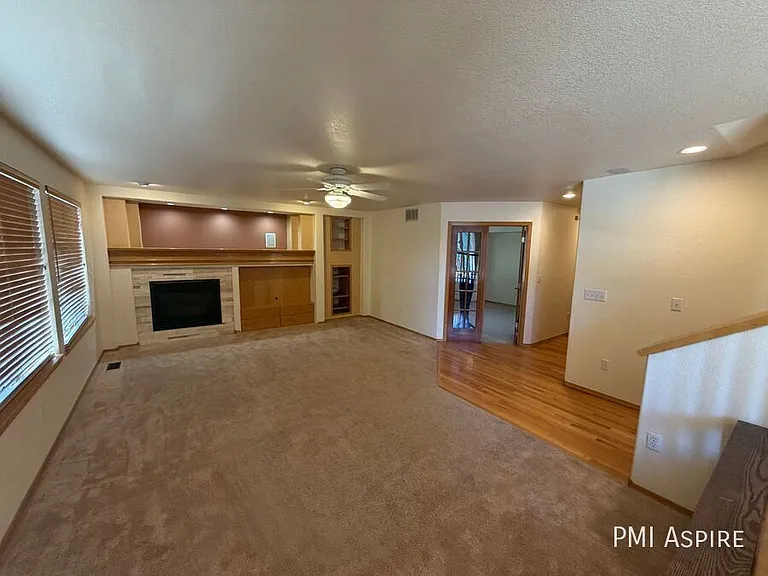1424 Wildrose Dr — Photo 9