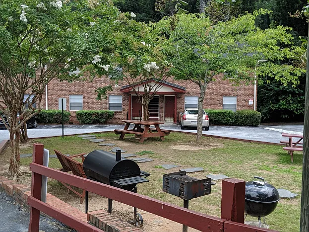 Regal Heights Apartments — Photo 11