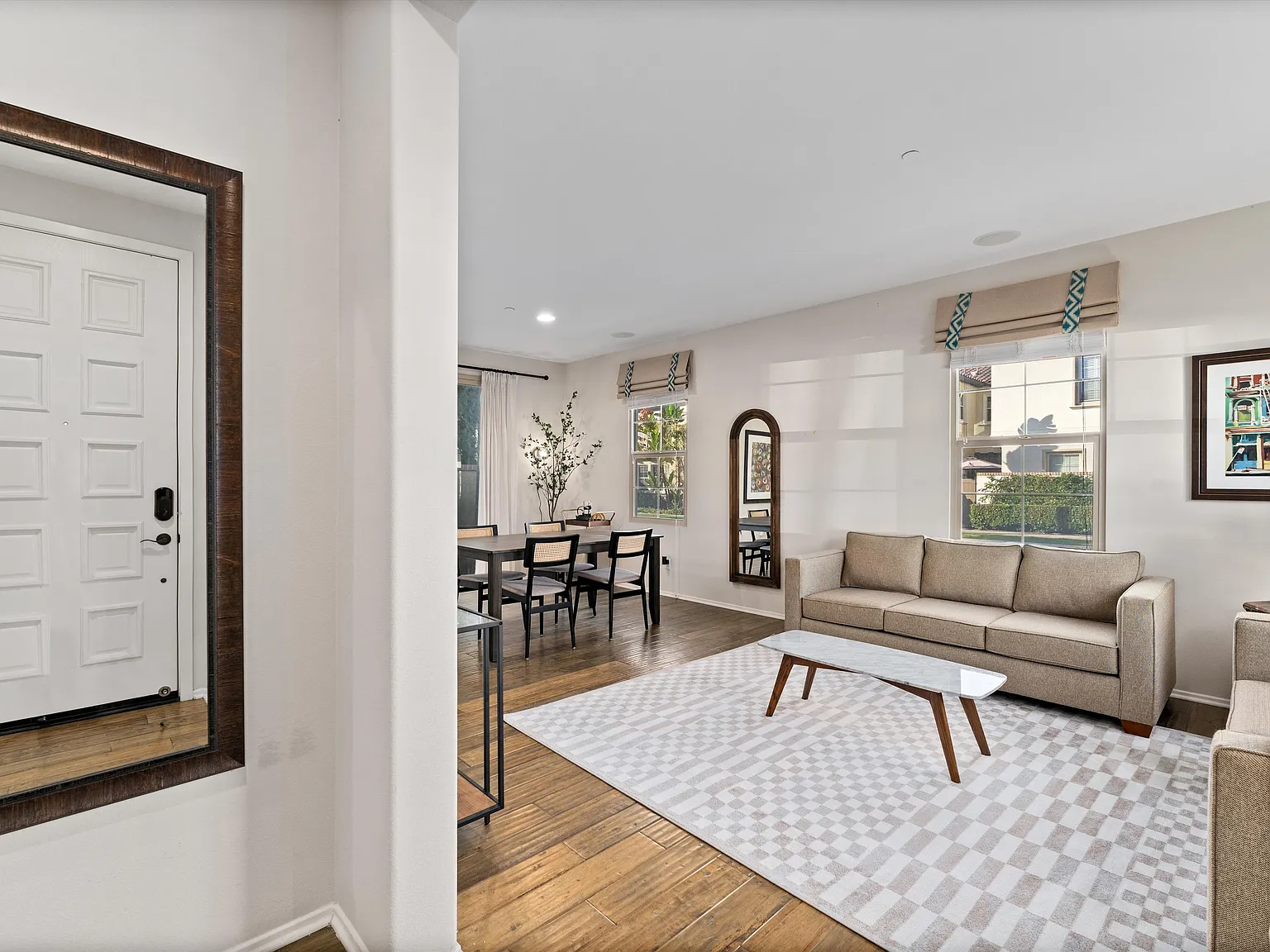 3 bed, 1648 sqft, $5,900 — Photo 2