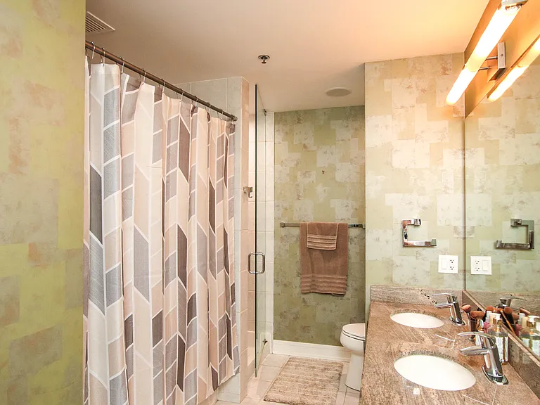 340 W Superior St #1604 — Photo 21