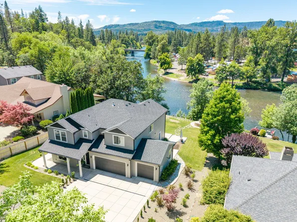 1090 Anglers Pl, Shady Cove, OR 97539