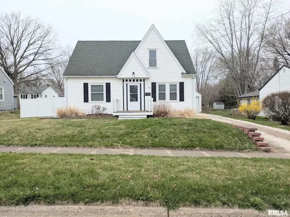 304 Redbud Dr, Washington, IL 61571