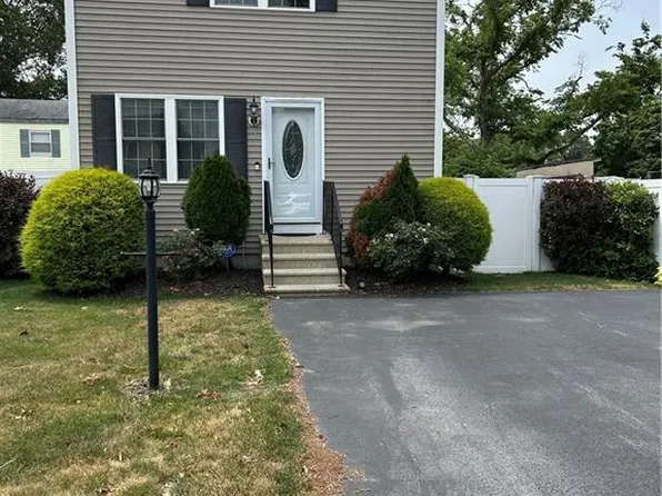 174 Long St, Warwick, RI 02886