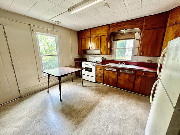4th image of 145 Lorentz St #10907450