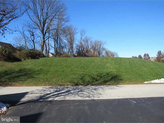 4th image of 484 Braceland Dr