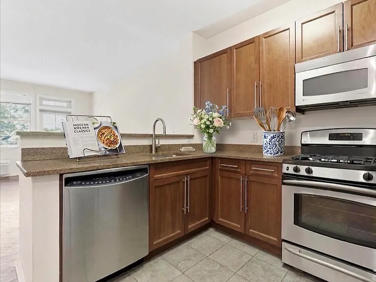 4 Constellation Pl — Photo 4