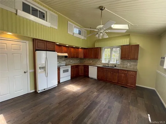 5 bed, 3.0 bath, 2600 sqft, $4,500 — Photo 4