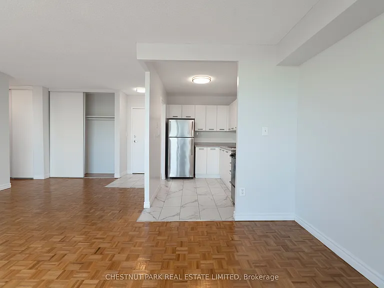 150 Lakeshore Rd W #1003 — Photo 11