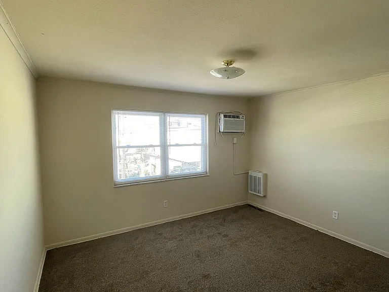 1340 King Ave — Photo 8