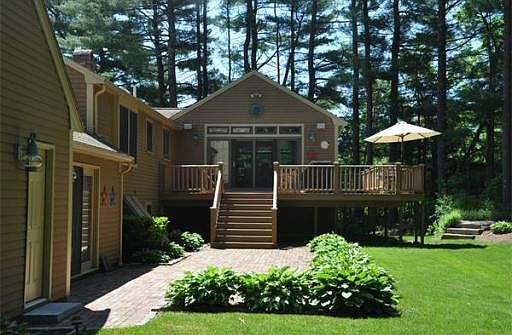 4th image of 95 Laurie Ln