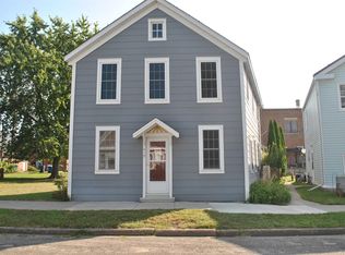 419 S 1st St, Guttenberg, IA 52052