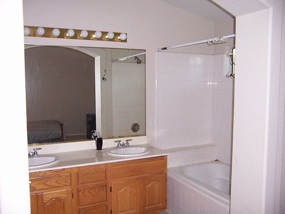 4th image of 1202 Bentwood Dr