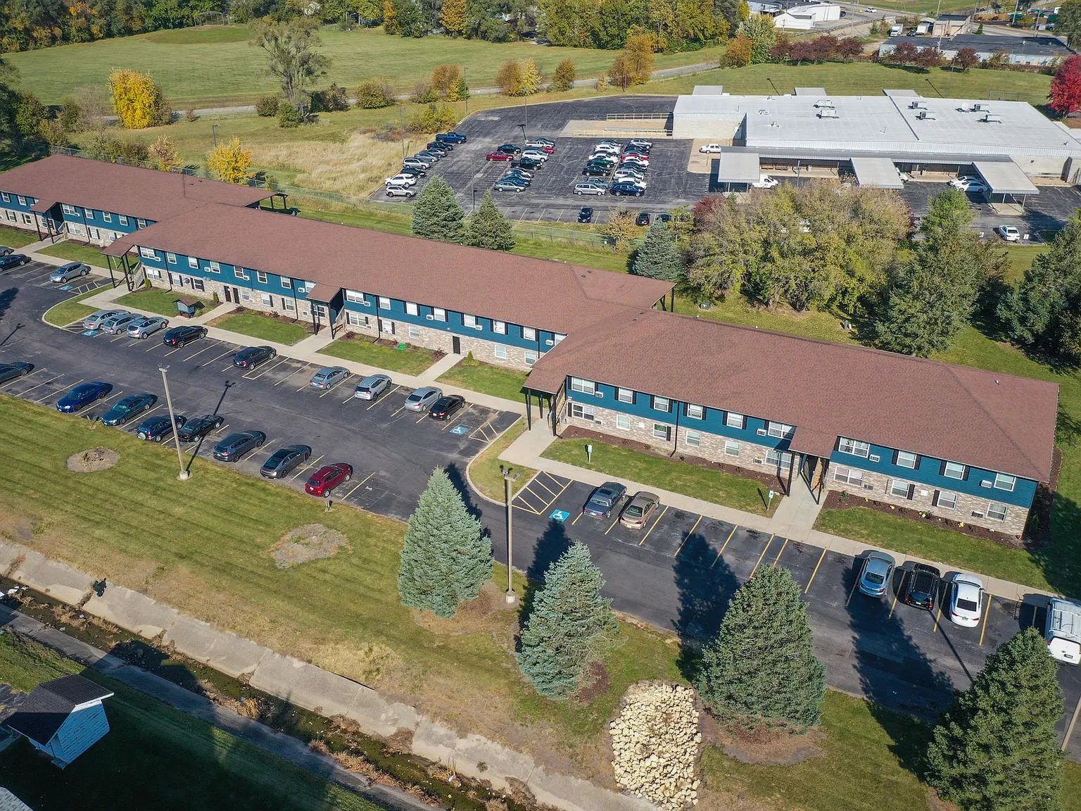 Kemper Manor Apartments — Photo 2