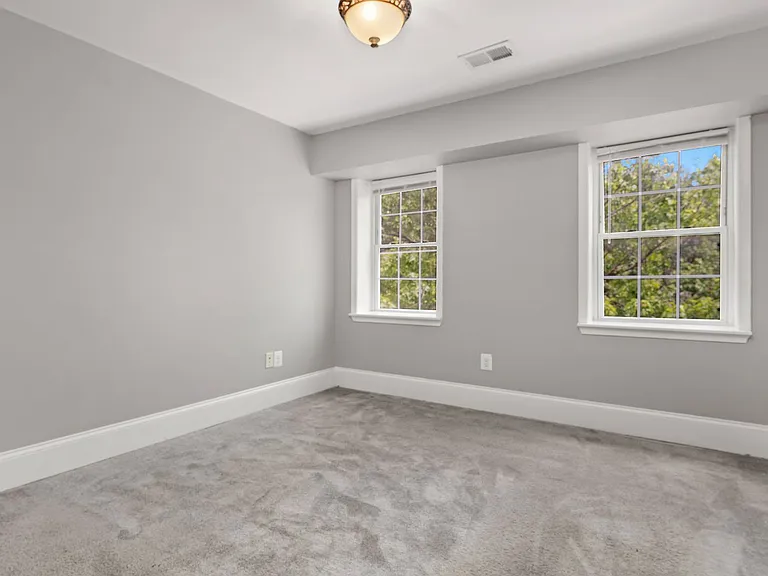 104 S Carrollton Ave — Photo 14