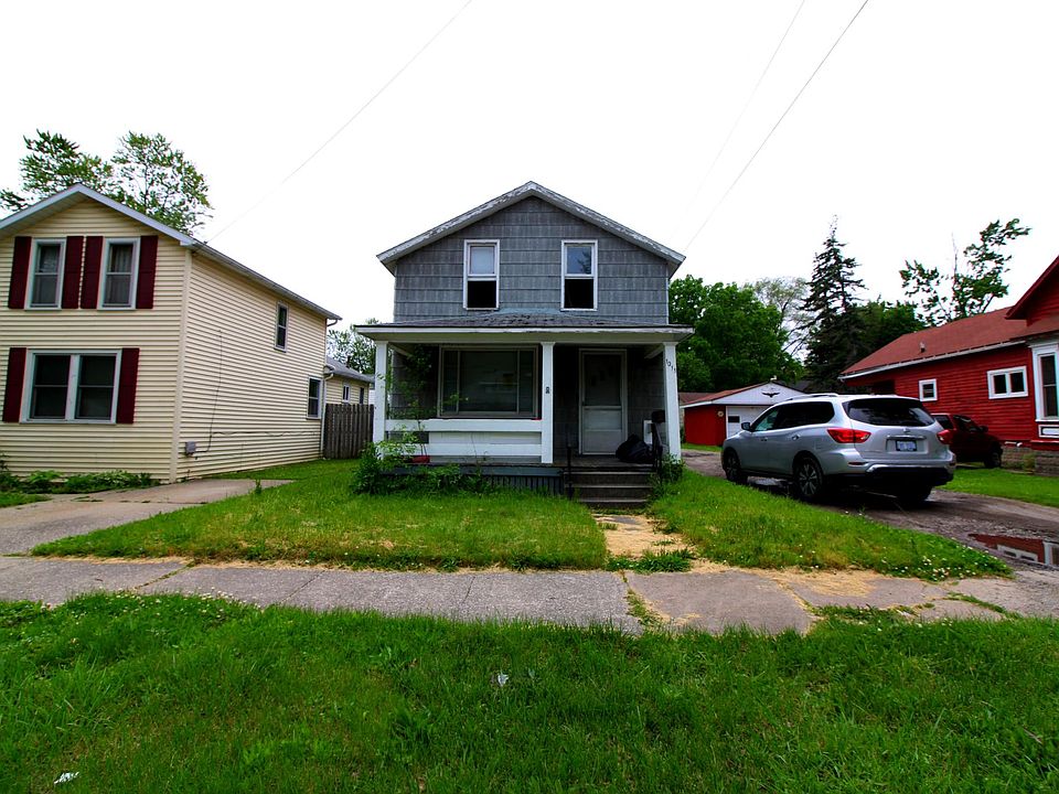1st image of 1011 Mackinaw St