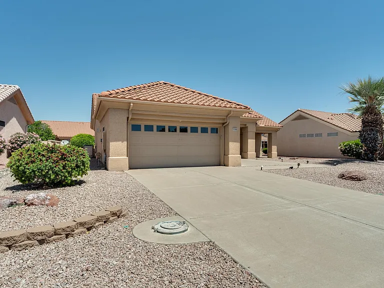 15304 W Heritage Dr — Photo 2