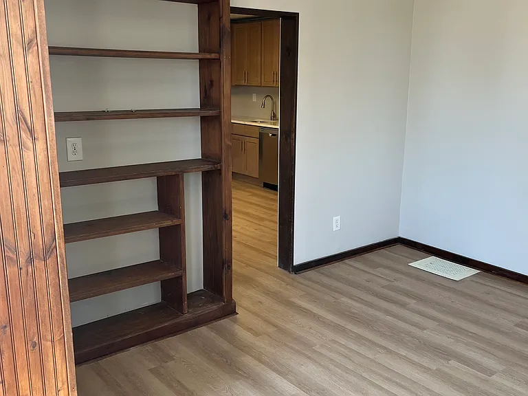 216 Broad St — Photo 3