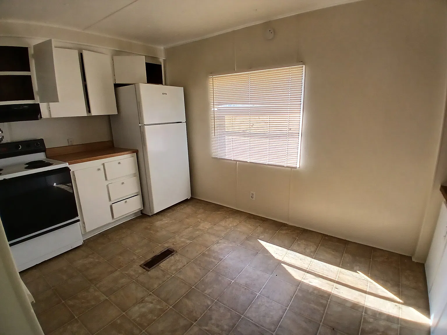 2 bed, 784 sqft, $749 — Photo 2