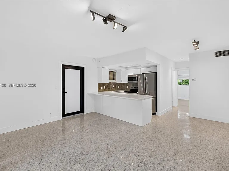2190 NE 51st Ct #105 — Photo 15