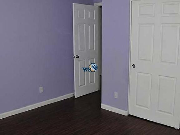 Nice Victorville home with circle drive and bonus room - Pho