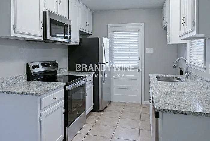 4668 Priscilla Ave — Photo 4