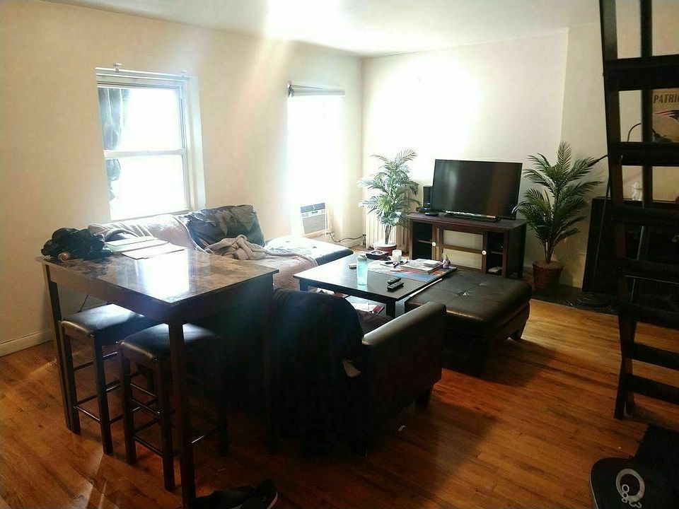 2nd image of 118 E 31st St #Penthouse