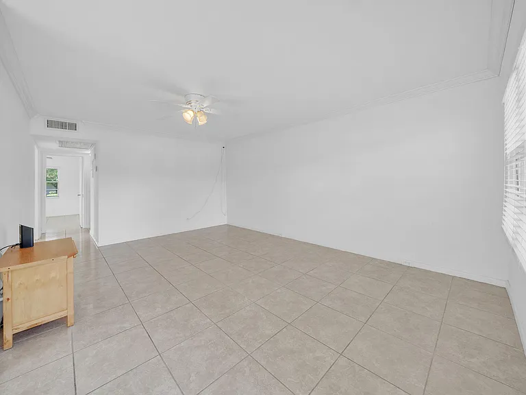 169 Suffolk E — Photo 12