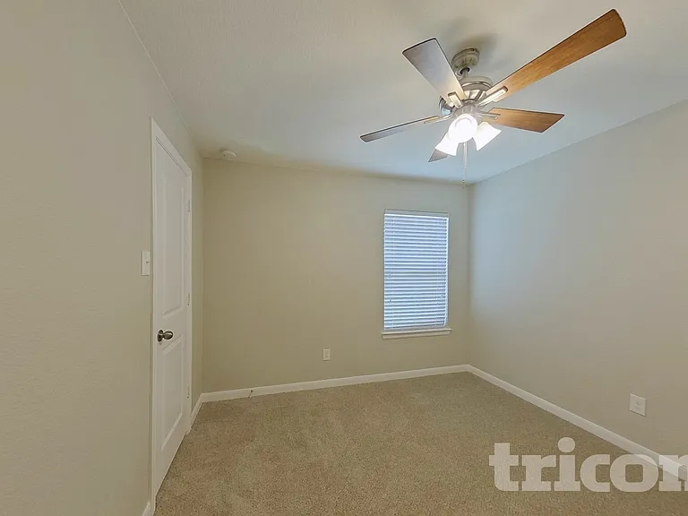 1214 Crescent View Dr — Photo 9