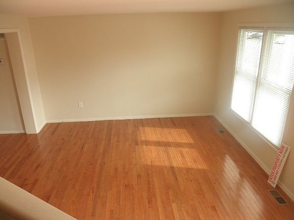 3rd image of 4 Craftsman Ct