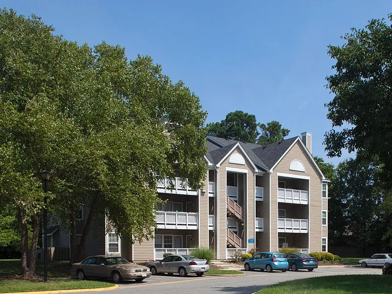 Featherstone Apartments at Kiln Creek — Photo 26