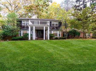 4 Rolling Dr, Glen Head, NY 11545