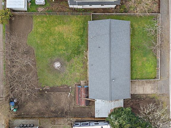 4th image of 32115 E Rutherford Street