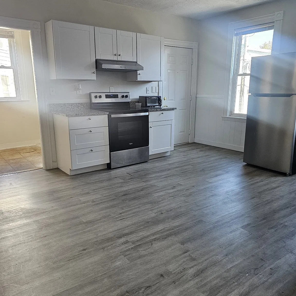 3 bed, 1.0 bath, $2,500 — Photo 2