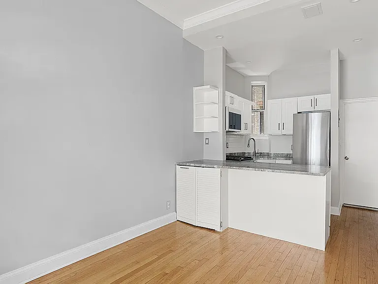 521 E 81st St #B — Photo 3