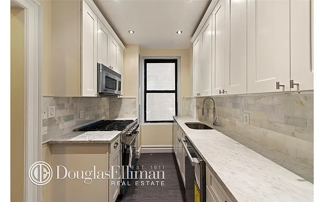 Sold by Douglas Elliman | media 10