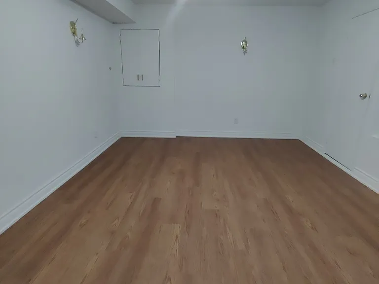 56 Snowball Cres #BASEMENT — Photo 9