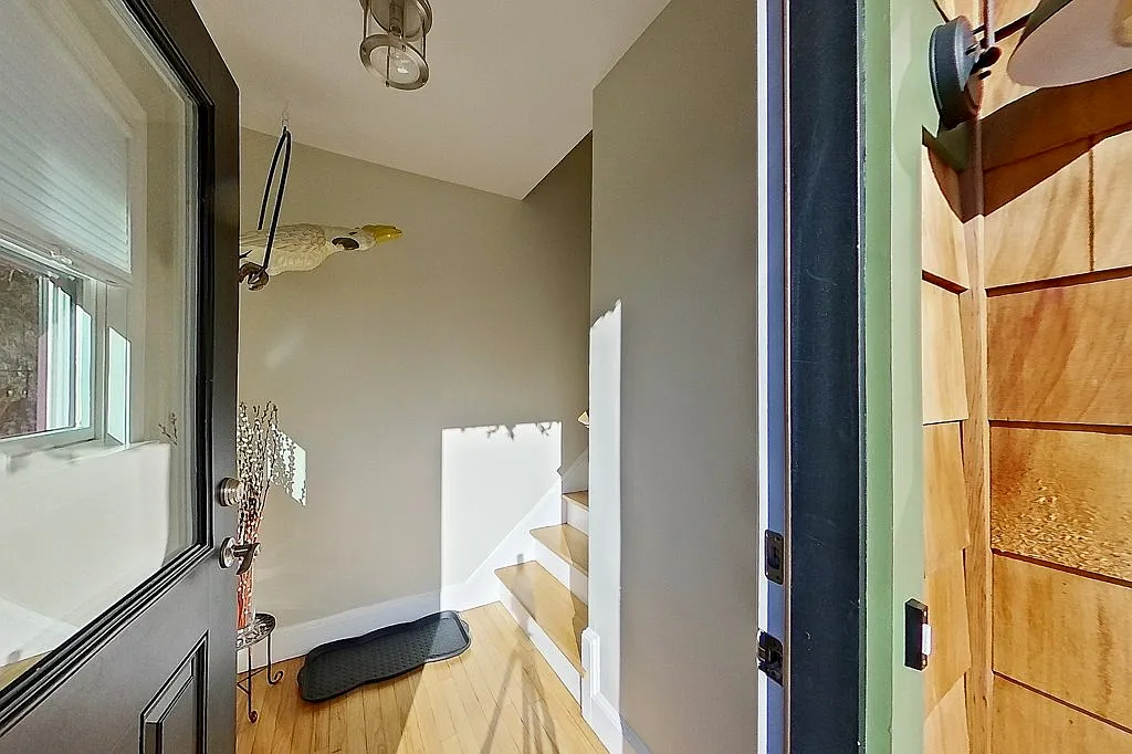 3 bed, 1344 sqft, $2,650 — Photo 2