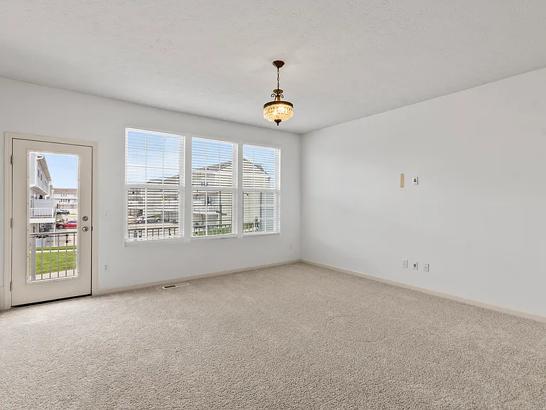 12683 White Chapel Cir — Photo 28