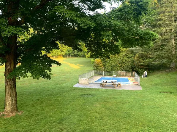 429 N Main St, Russell, PA 16345
