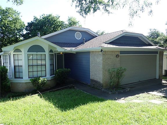 3rd image of 1305 Blakeney Ln