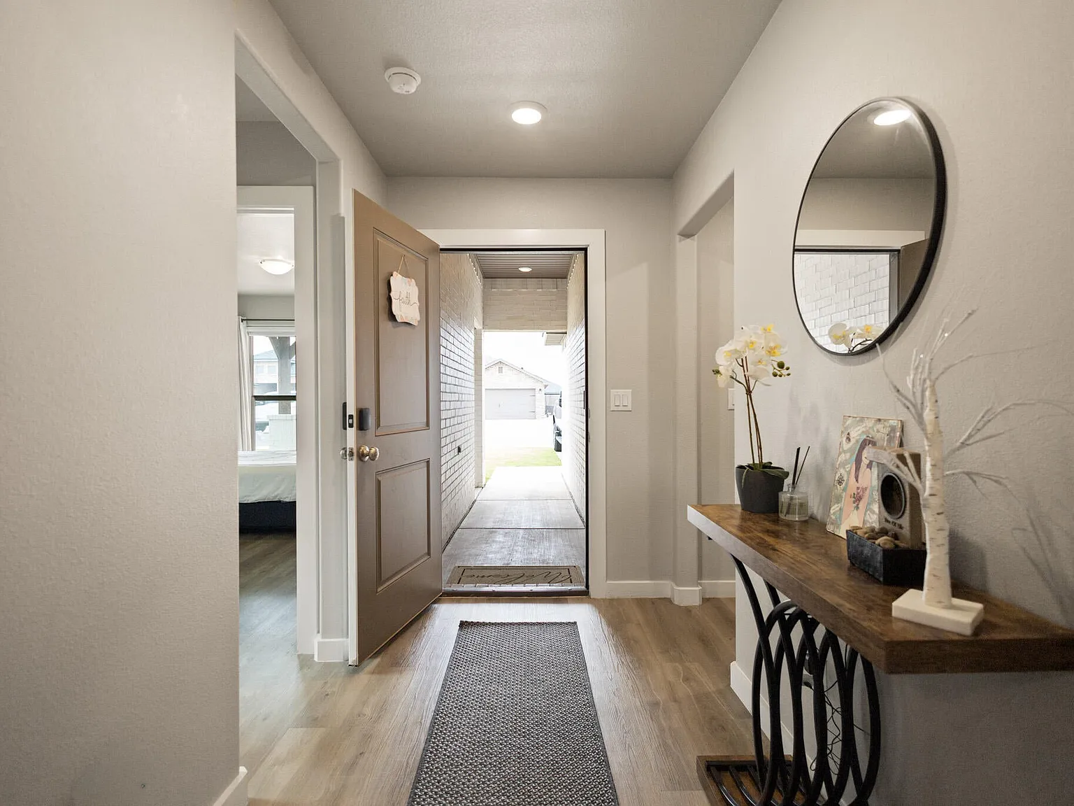 4 bed, 2.0 bath, 1693 sqft, $2,300 — Photo 3