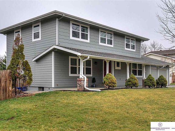 2nd image of 812 Crest Dr