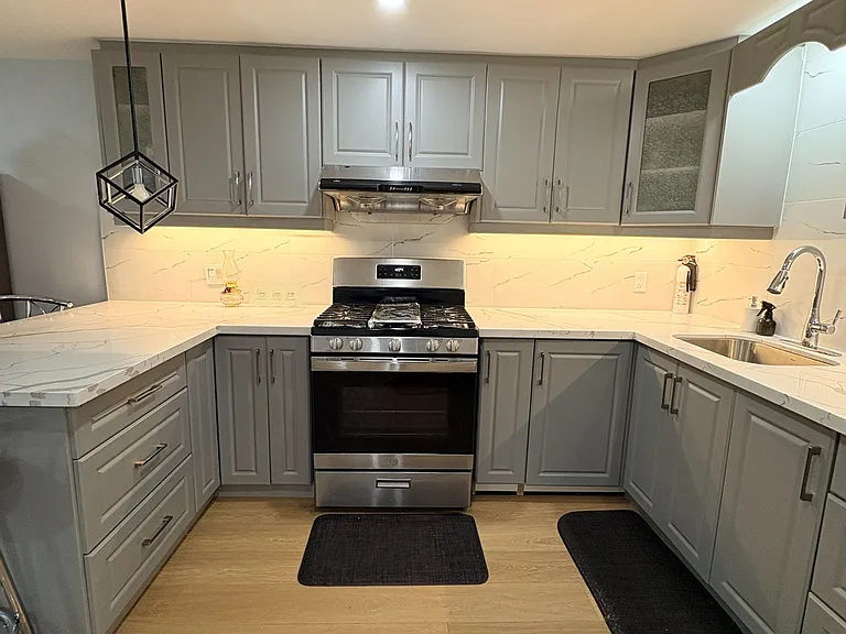 49 Yellowstone St — Photo 3